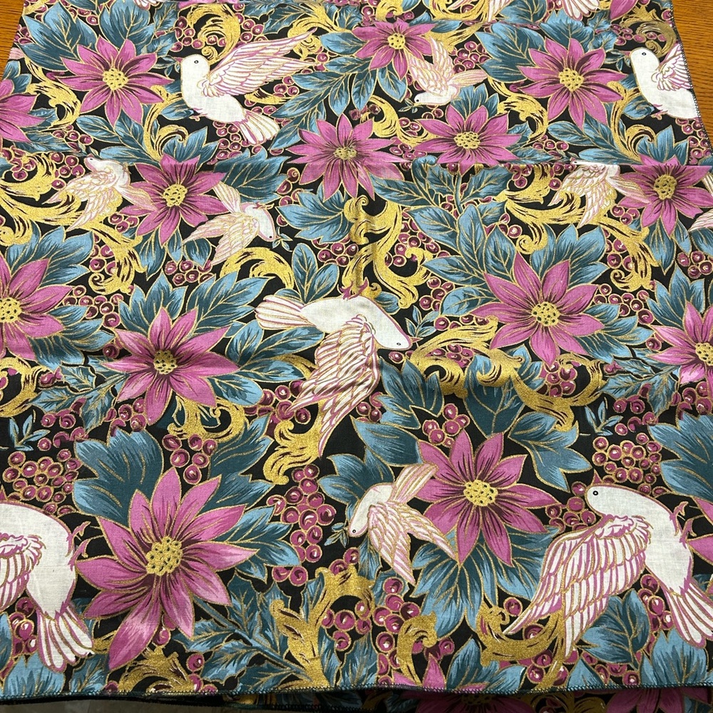Floral and Bird Patterned Tablecloth - Picture 6 of 6